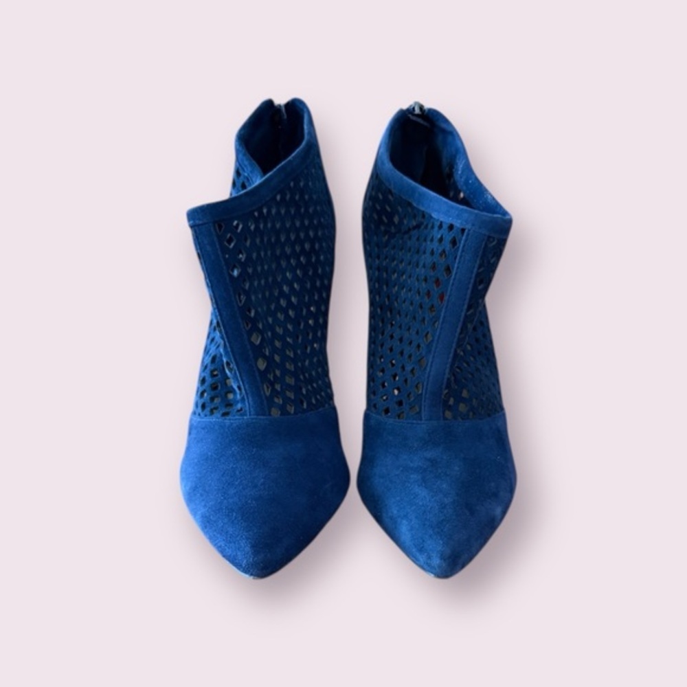 RED Saks Fifth Avenue Blue Suede Laser Cut Booties Heels Sz 6